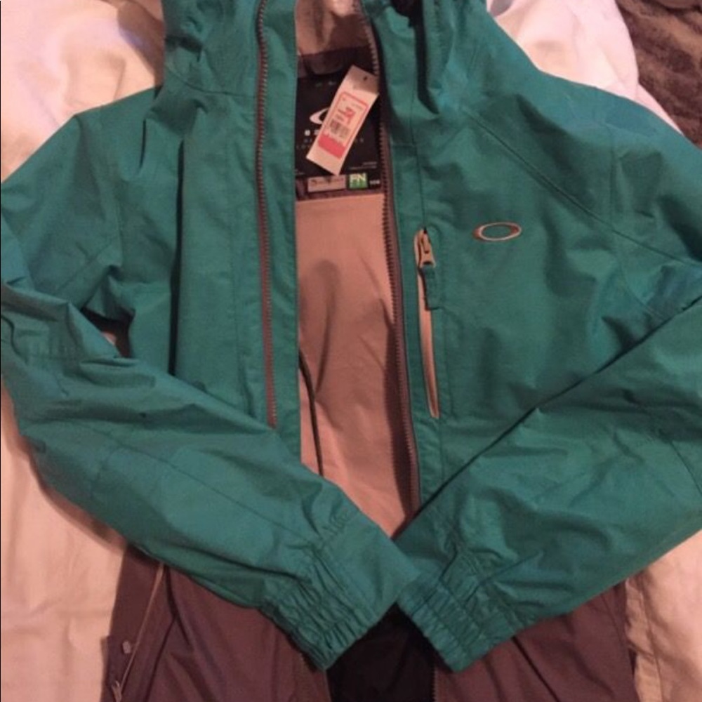 Brand new Oakley ski jacket